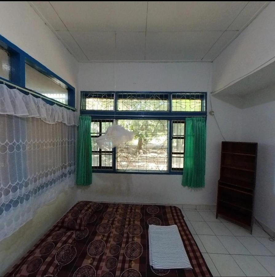 Guest House Dorm Floressa Maumere Exterior photo